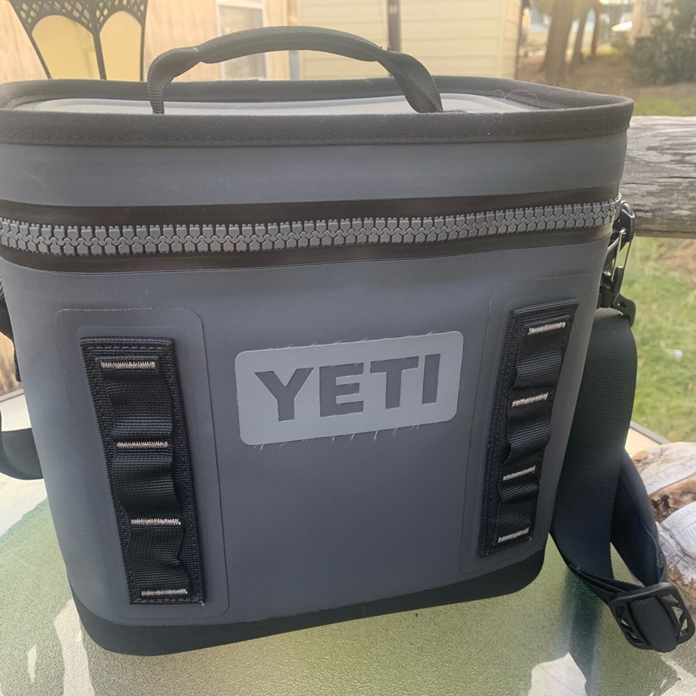 YETI Hopper Flip 8 Cooler